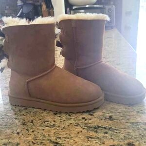 Ugg boots SIZE 8